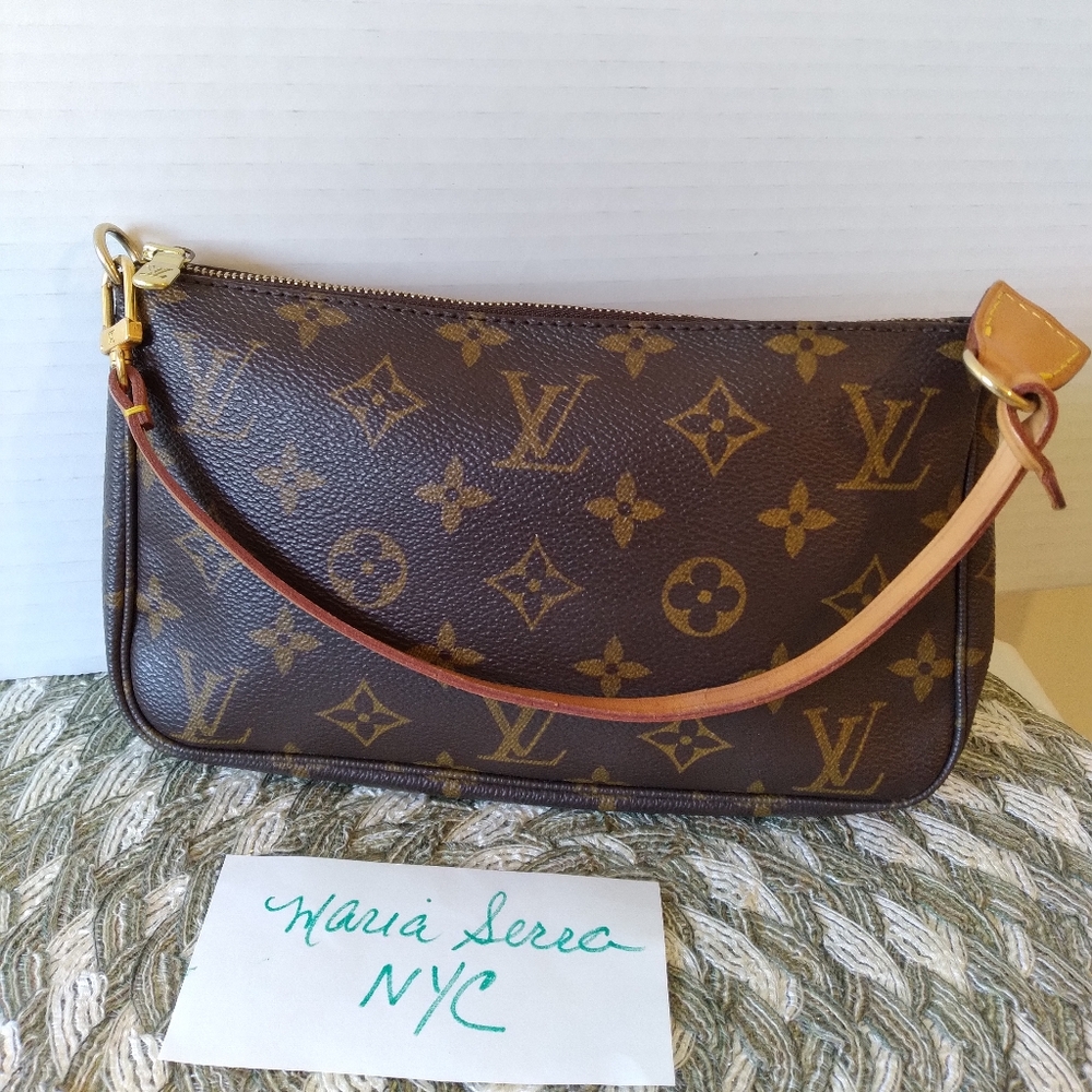 🌼Authentic Louis Vuitton Monogram Pouch